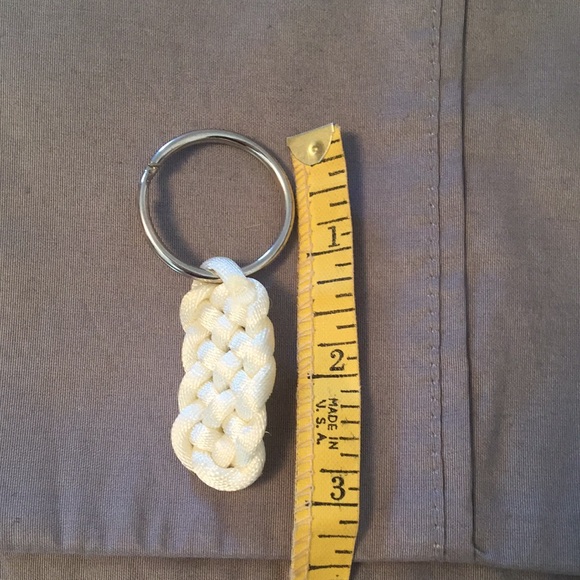 Braided rope keychain - Picture 3 of 3